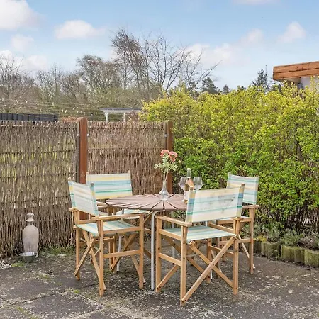 Stunning In With 3 Bedrooms And Wifi *